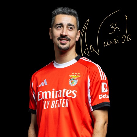 Camisola Principal Autografada SL Benfica - A. Almeida 34