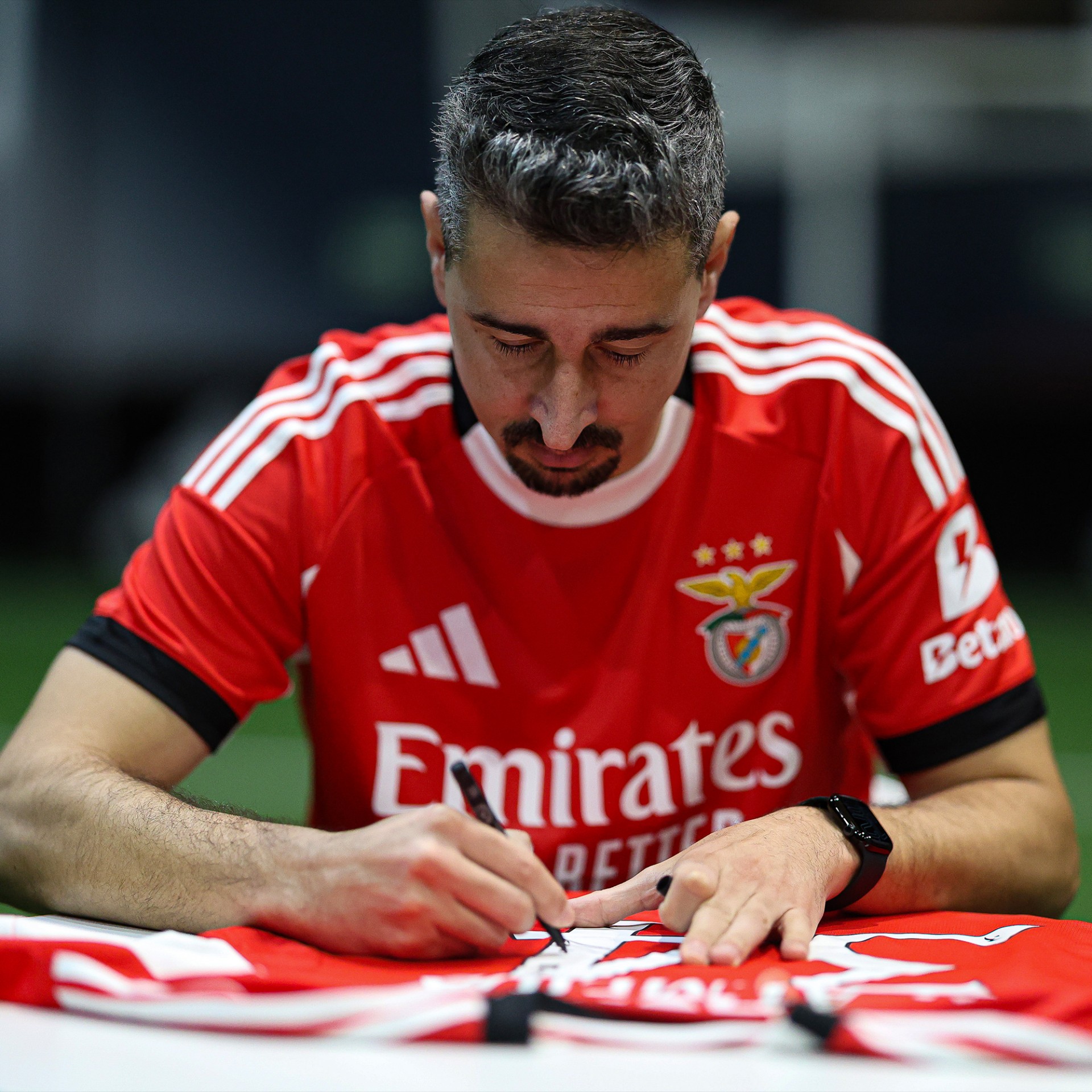 SL Benfica Signed Home Jersey - A. Almeida 34