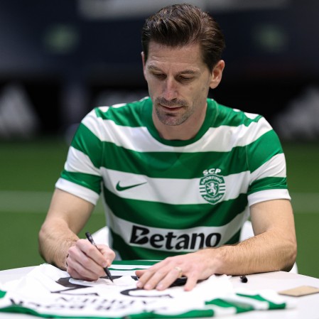 Camisola Principal Autografada Sporting CP - Adrien 23