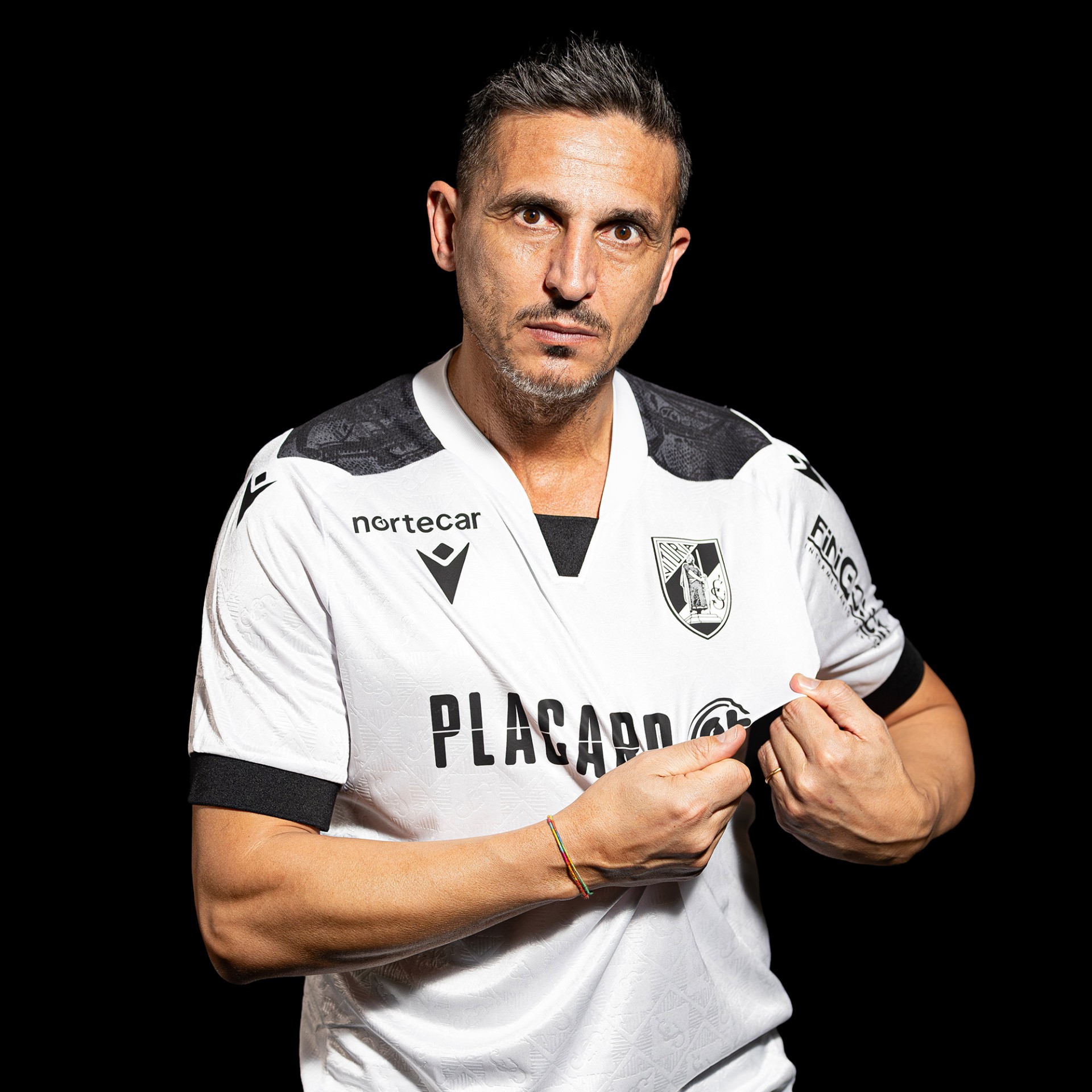 Autographed Vitória SC Home Jersey - F. Meira 5