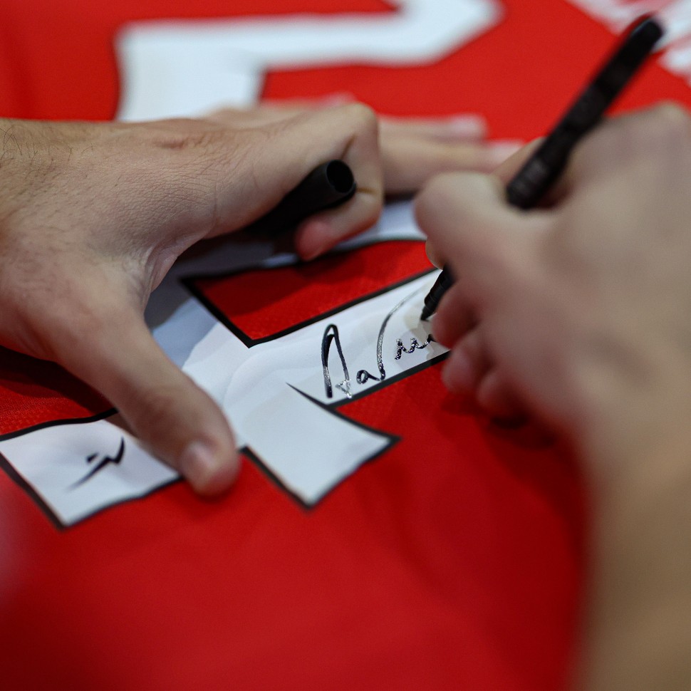 SL Benfica Signed Home Jersey - A. Almeida 34