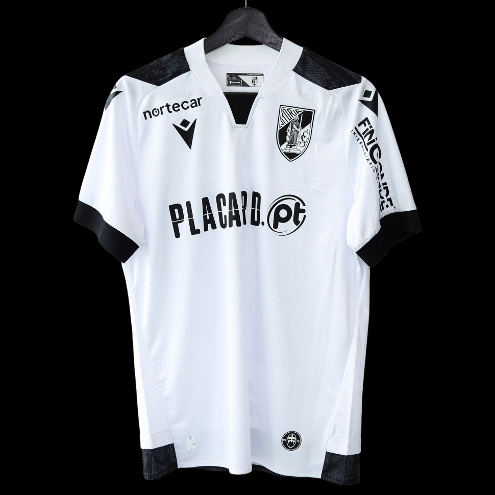 Vit�ria SC Signed Home Jersey - A. Andr� 11