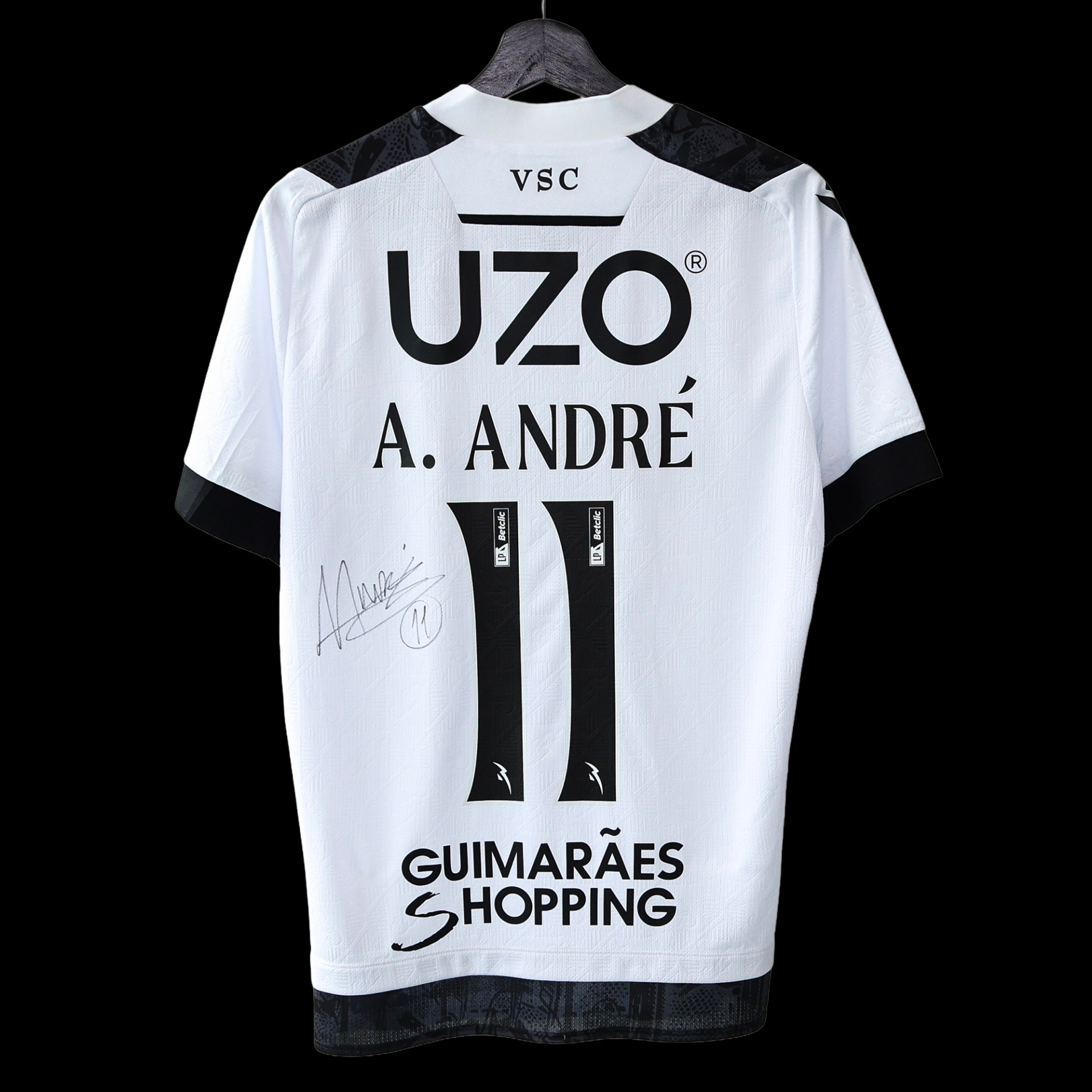 Vitória SC Signed Home Jersey - A. André 11