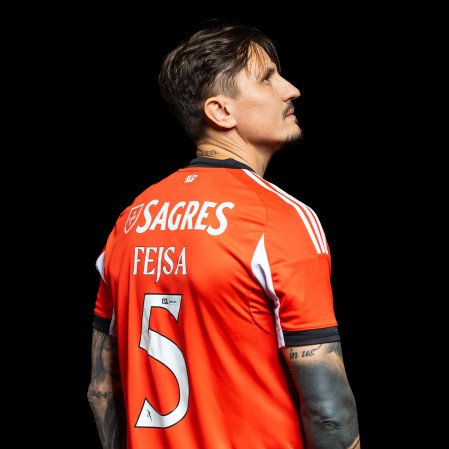 Camisola Principal Autografada SL Benfica - Fejsa 5